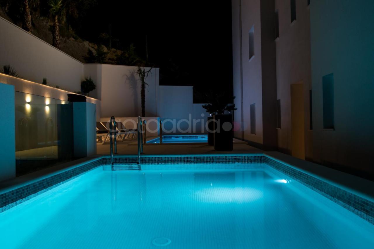 Smaragd - Perle - Luxury With Shared Pool Lägenhet