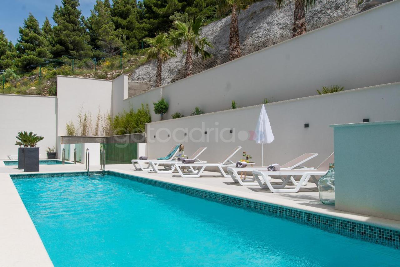 Smaragd - Perle - Luxury With Shared Pool Lägenhet Makarska